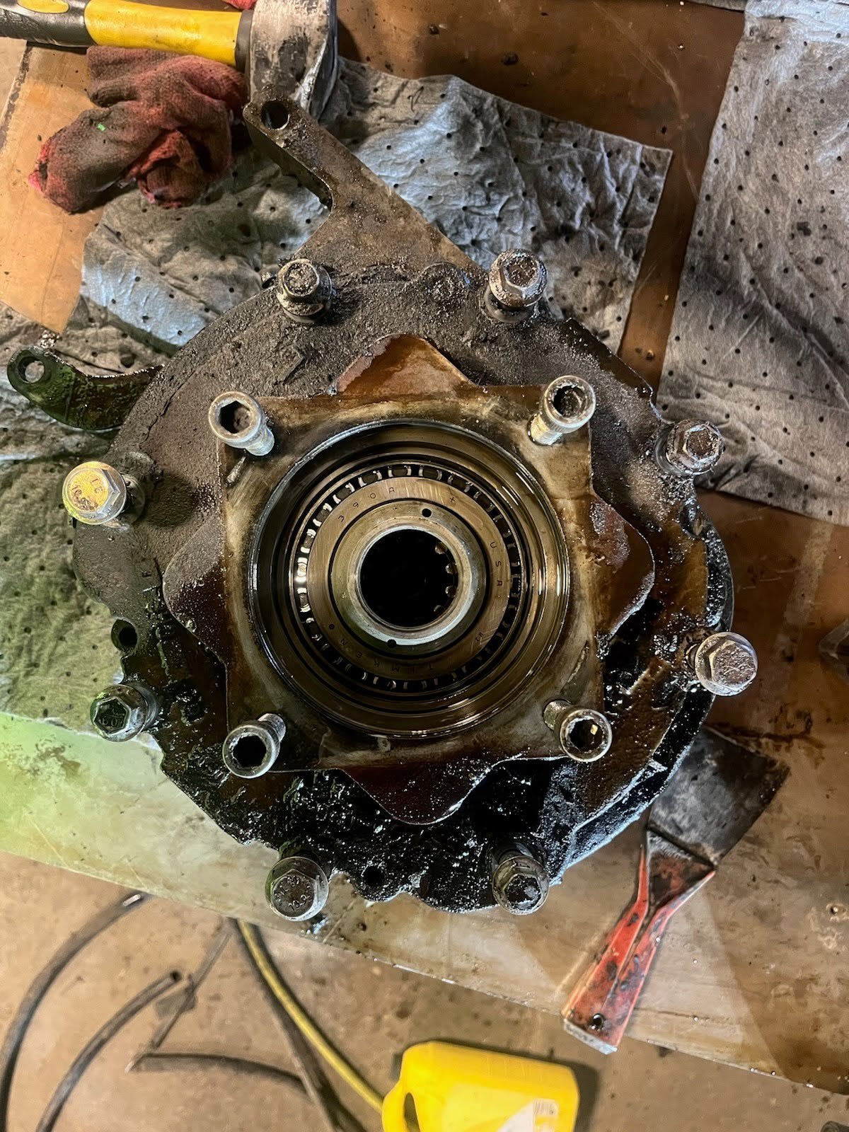 Heavy-duty wheel hub bearing repair
